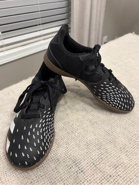 Adidas Predator Freak .4 Sala Indoor Soccer Shoes FY0630 Youth Size 2.5